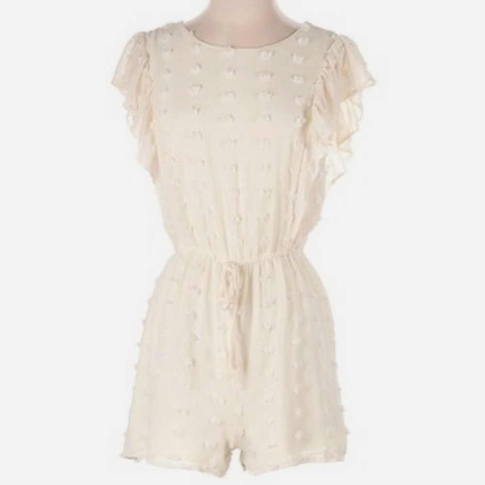 Kendall Lane Ivory Romper size small